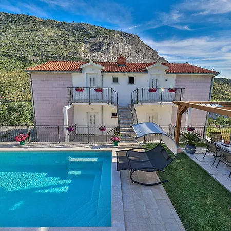 Swim Heated Pool Complex * Zrnovnica