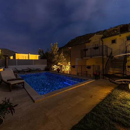 Swim Heated Pool Complex Apartment