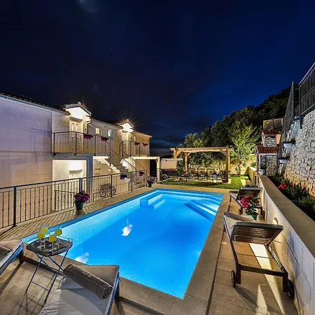 Swim Heated Pool Complex Apartment Zrnovnica