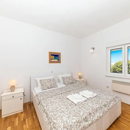 Family House With Private Swim Heated Pool Žrnovnica