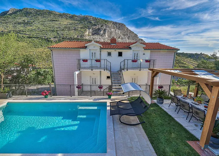 Family House With Private Swim Heated Pool * Žrnovnica