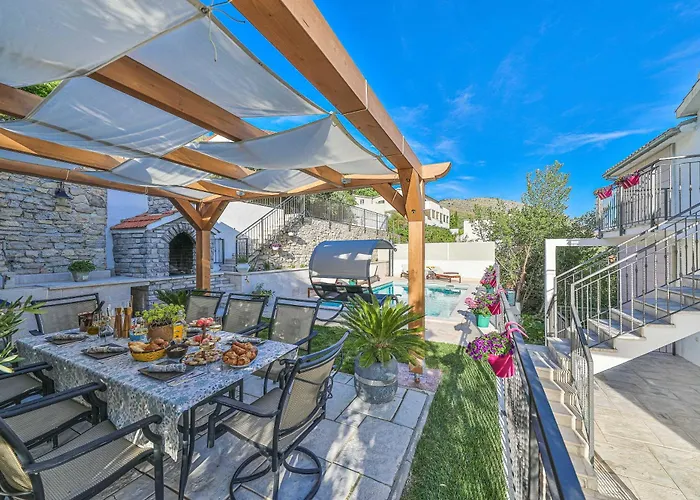 Family House With Private Swim Heated Pool アパート Žrnovnica
