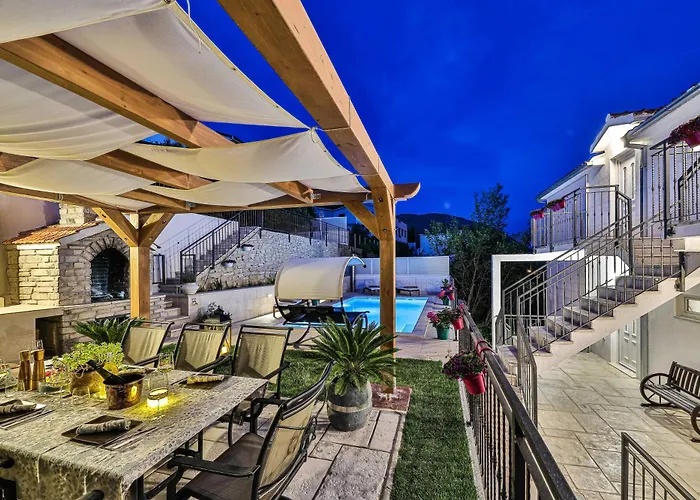 Family House With Private Swim Heated Pool