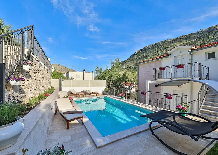 Family House With Private Swim Heated Pool *
