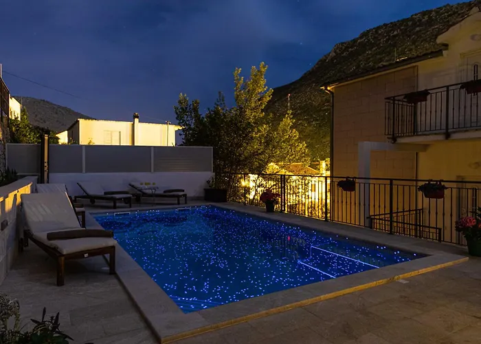 Family House With Private Swim Heated Pool