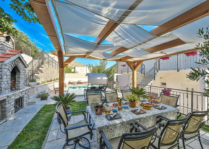 Family House With Private Swim Heated Pool アパート Žrnovnica