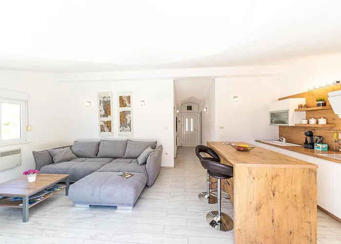 Family House With Private Swim Heated Pool *
