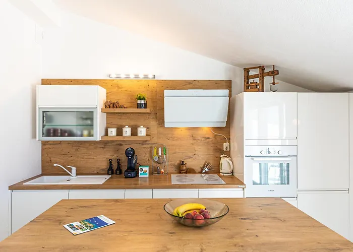Family House With Private Swim Heated Pool * Žrnovnica