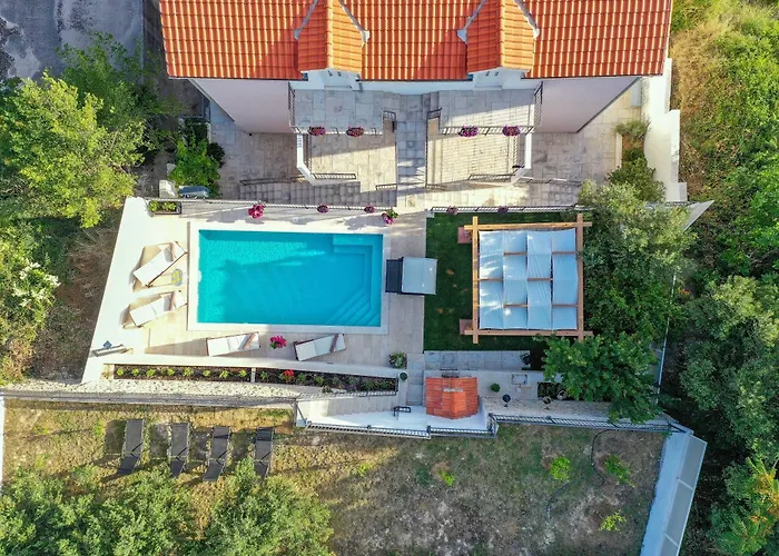 Family House With Private Swim Heated Pool