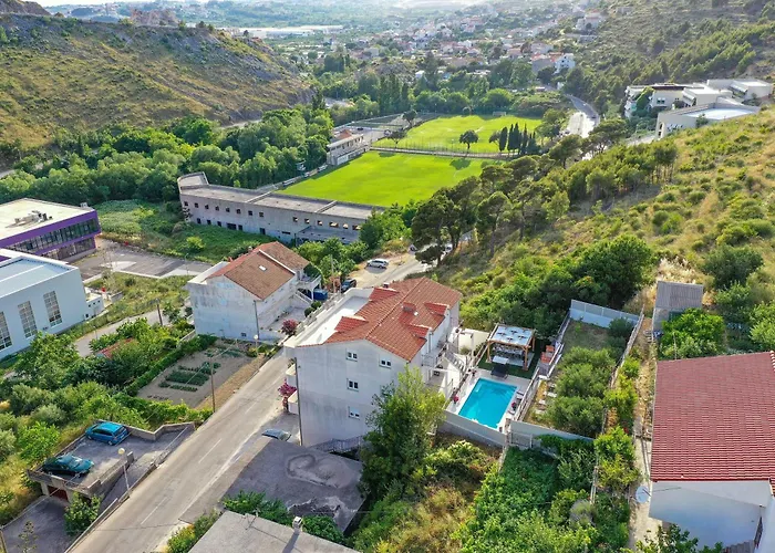 Family House With Private Swim Heated Pool アパート Žrnovnica