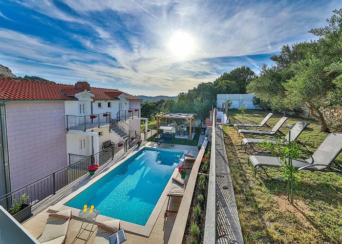 Family House With Private Swim Heated Pool *