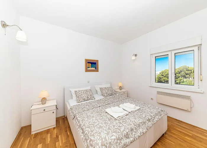 Family House With Private Swim Heated Pool Žrnovnica