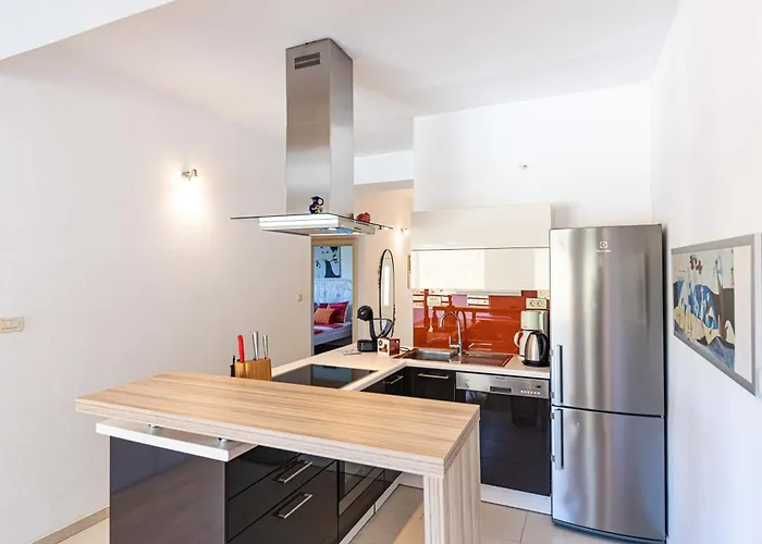 Family House With Private Swim Heated Pool * Žrnovnica