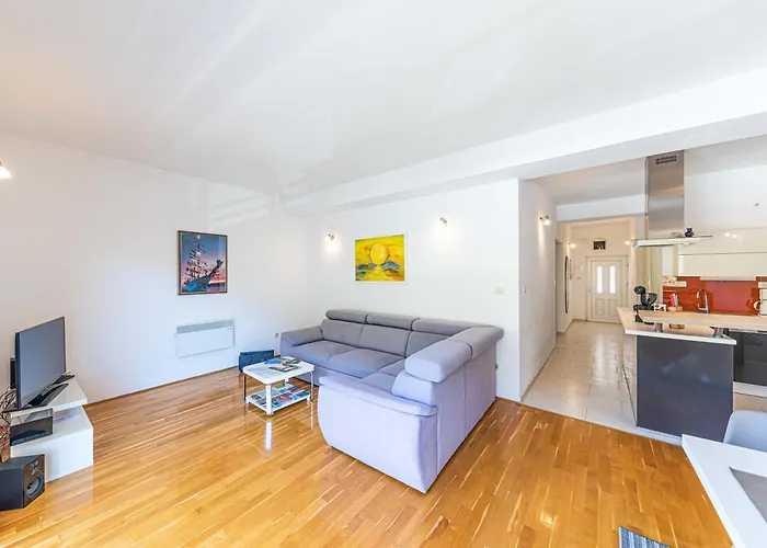 Family House With Private Swim Heated Pool *
