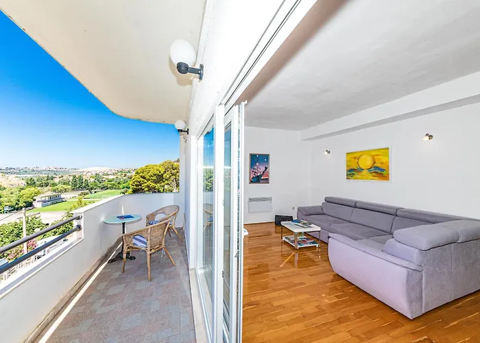 Family House With Private Swim Heated Pool *